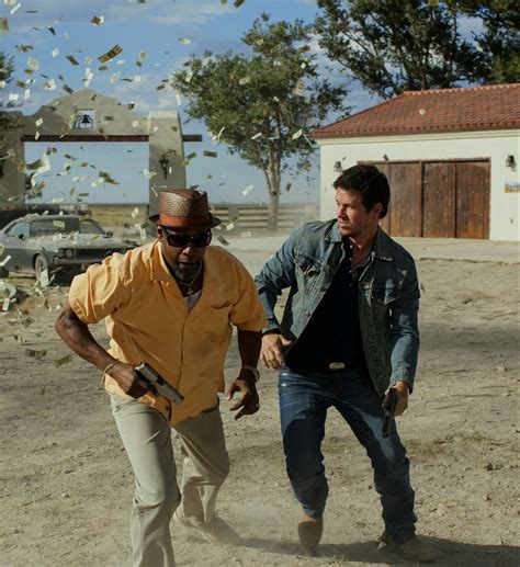 2 guns suite|2 guns movie review.